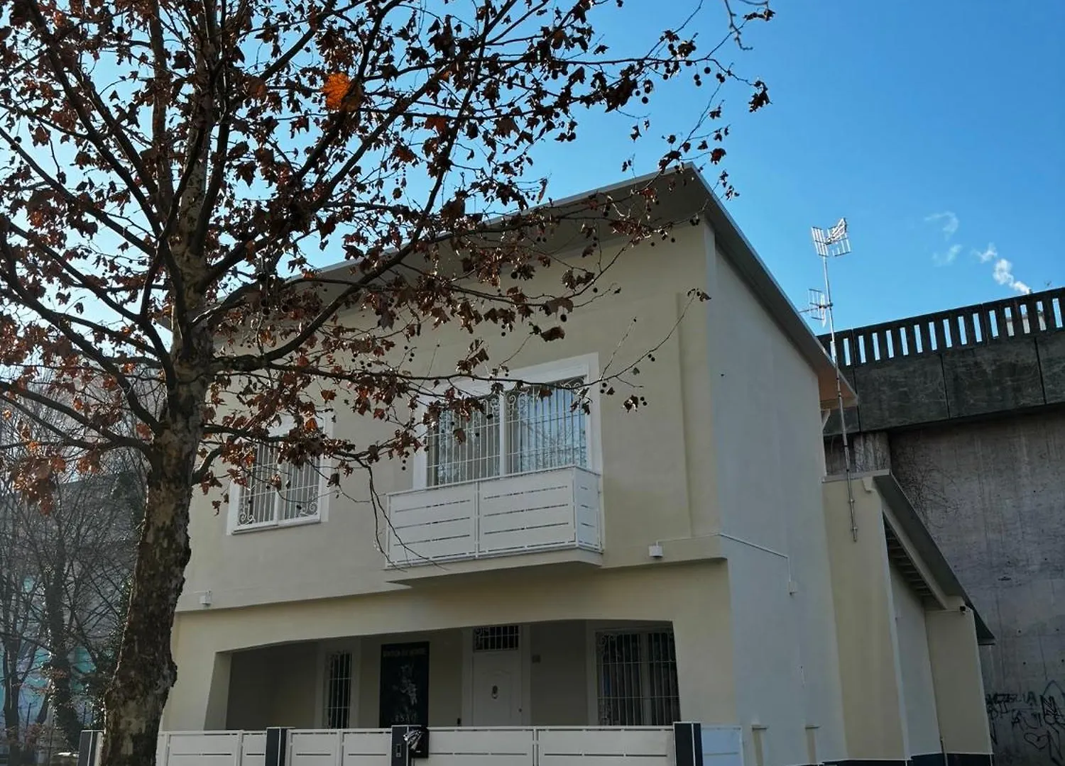 Villa Life San Donato Milanese Guest house
